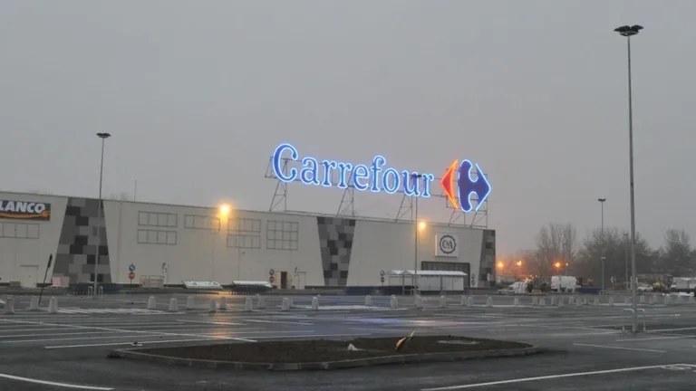 Carrefour deschide joi un hipermarket la Galati