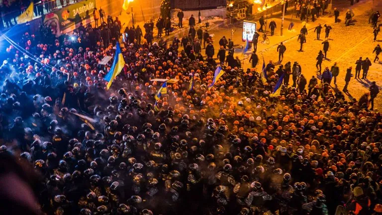 Sute de mii de oameni, pe strazi la Kiev. SUA: Suntem cu voi!