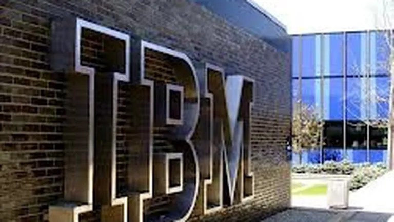 Sefii IBM renunta la bonusuri, dupa scaderea veniturilor companiei in 2013