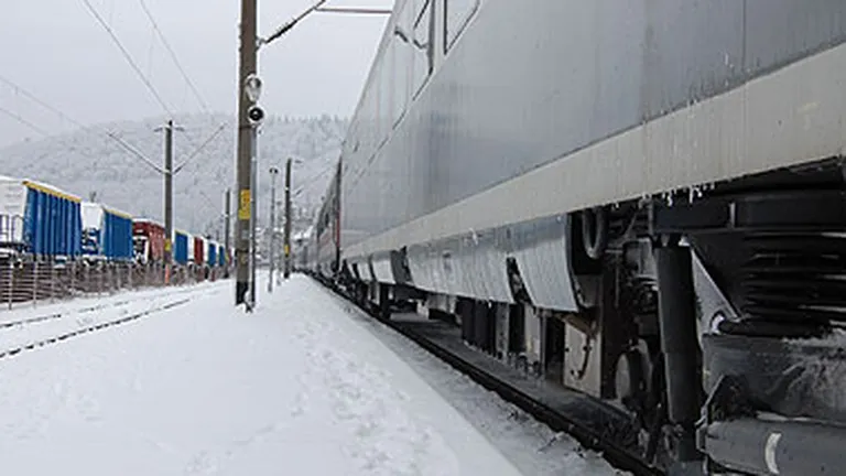 Viscol: Trenuri anulate si limitari de viteza in circulatia feroviara