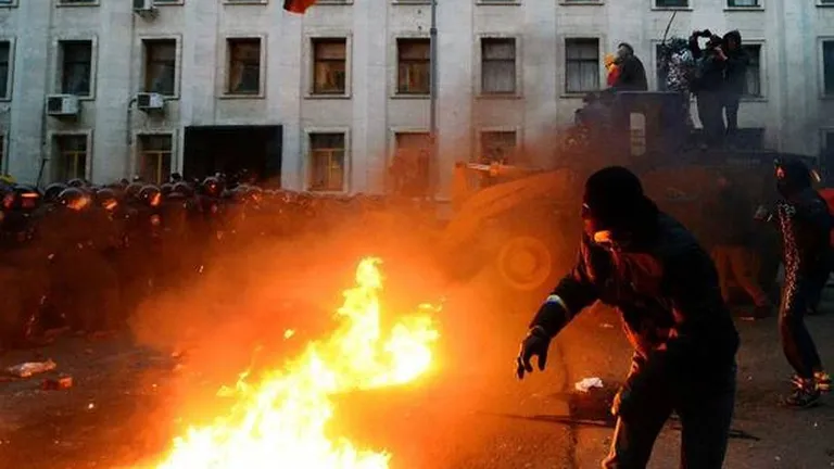 Avertisment: Ucraina se afla in pragul razboiului civil