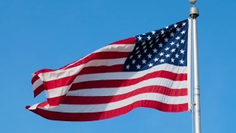 Pentagonul, obligat prin lege sa achizitioneze exclusiv steaguri Made in USA