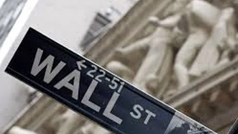 Straight To Hell, cartea nedorita care ironizeaza bancherii de pe Wall Street