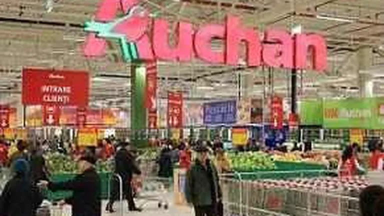 Protest neobisnuit: Peste 200 de angajati au pichetat marti sediul Auchan. Reactia companiei