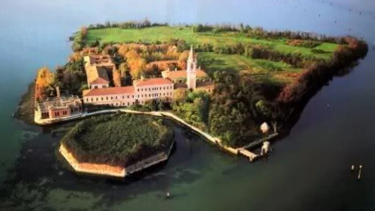 Italia scoate la licitatie cea mai bantuita insula din lume (Video)