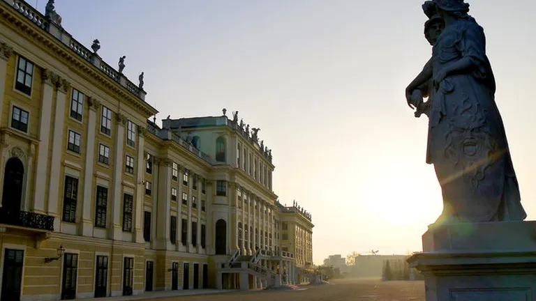 Cum arata un apartament din castelul vienez ce costa 5.000 de euro pe noapte (Video)