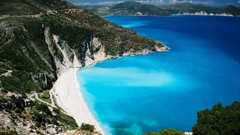 Grecia isi vinde cele mai frumoase plaje