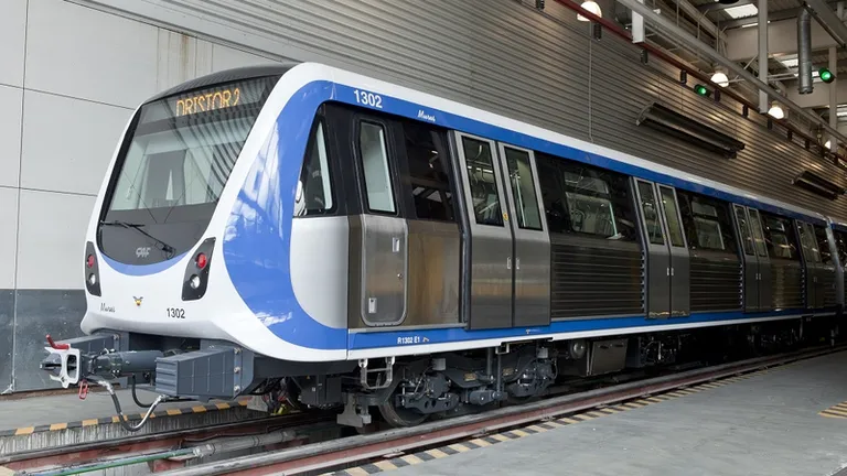 Metrorex a introdus miercuri trenurile buclucase, care nu incapeau in statii (Foto)
