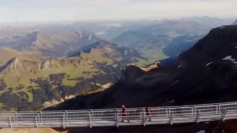 Primul pod suspendat intre 2 varfuri muntoase, inaugurat in Alpi (Video)