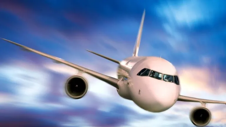 Un avion cu 58 de persoane la bord s-a prabusit intr-un rau (Video)