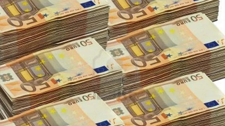 Zona euro ia inapoi banii destinati recapitalizarii bancilor elene ca sa evite folosirea inadecvata