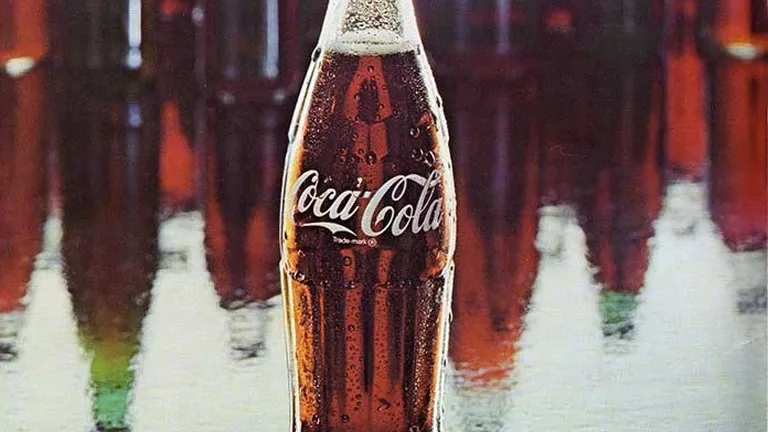 Sticla Coca-Cola aniverseaza 100 de ani. Vezi ce campanie pregateste compania in 130 de tari