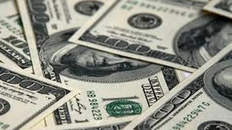 Dolarul a inregistrat un nou nivel record, de aproape 4,08 lei