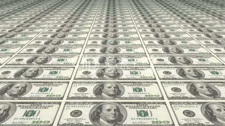 Dolarul a crescut cu 5 bani, la un nou maxim record