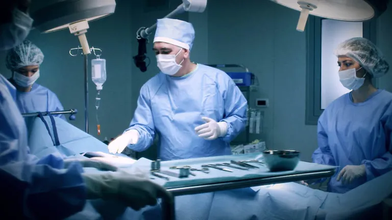 Operatie la 12 grade: In ce conditii spune un medic italian ca poate fi realizat transplantul de cap