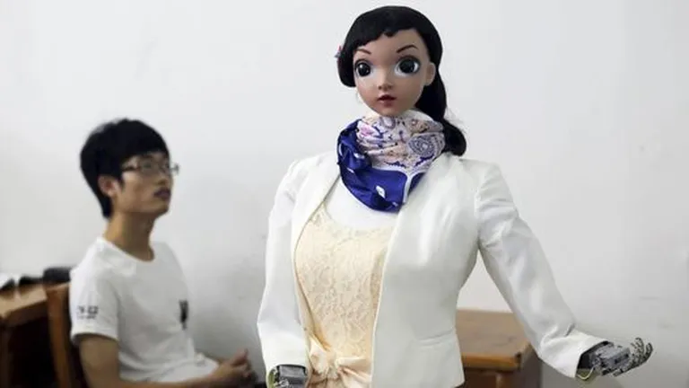 Profesor-robot la cursurile unei universitati din China