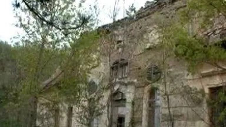 Castelul Teleki din Bistrița Năsăud, vechi de 300 de ani, scos la vanzare