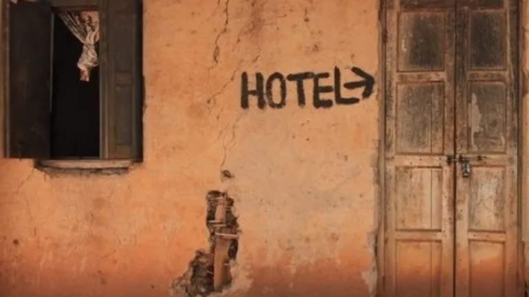 Proiectul legii turismului prevede sanctiuni pentru proprietarii de hoteluri in paragina