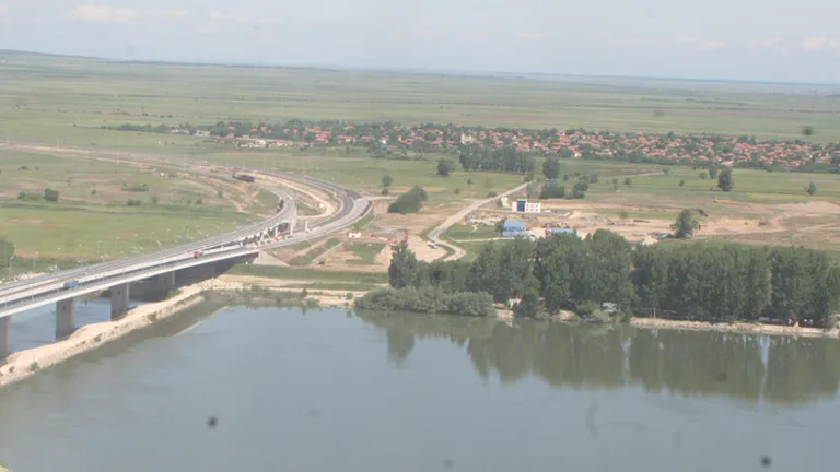 Podul de peste Dunăre de la Giurgiu intra in reabilitare, pentru prima data de la inaugurare