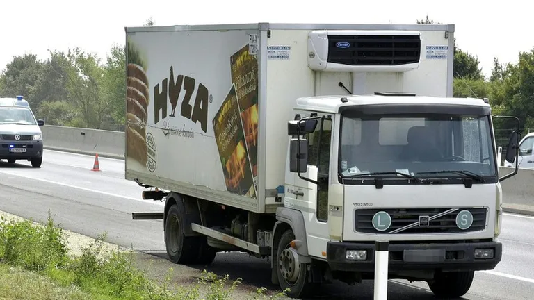 Camionul abandonat in Austria cu zeci de refugiați morți ar fi fost înmatriculat de un român