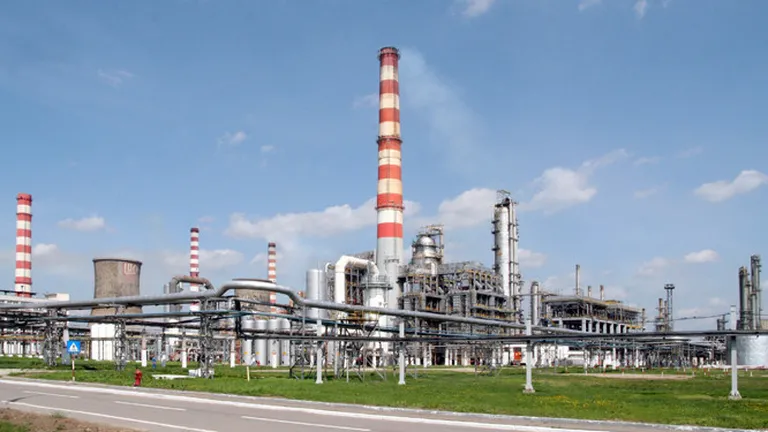 Reuters: Rafinăria Petrotel din România va prelucra țiței iranian