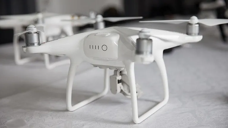 F64 aduce in Romania o drona care zboara 30 de minute si poate fi controlata de la 5 km