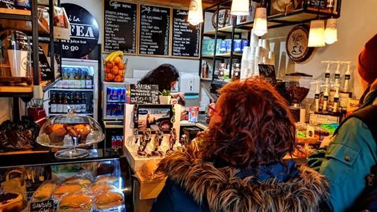 Doi tineri antreprenori vor sa ajunga la o retea de 50 de cafenele in franciza in doi ani