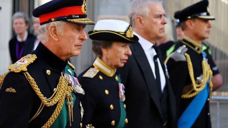 „Priveghiul Prinților” la căpătâiul Reginei Elisabeta a II-a. Astăzi are loc unul dintre cele mai mari evenimente istorice