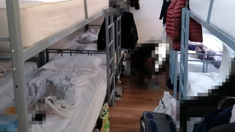 Viitorii polițiști stau în condiții mai grele decât deținuții: 16 în camere cu toalete stricate, fără apă caldă și cu șobolani pe hol.  Imaginile prezentate de Europol au devenit virale