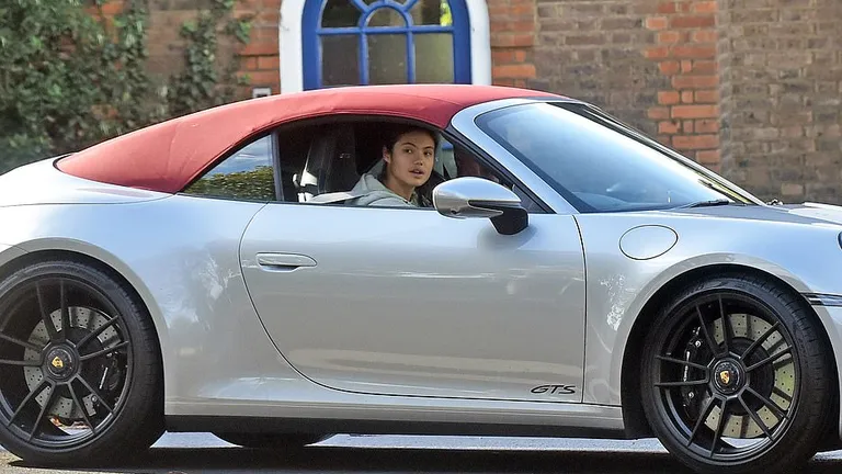 Emma Răducanu a schimbat Dacia Sandero cu un Porsche 911 Carrera GTS Cabriolet. Cât costă noua sa limuzină
