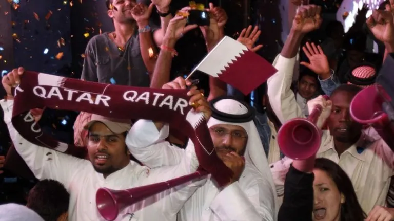 Măsuri fără precedent impuse pentru participanții la Campionatul Mondial de fotbal din Qatar. Bărbaților li se interzice îmbrățișarea femeilor