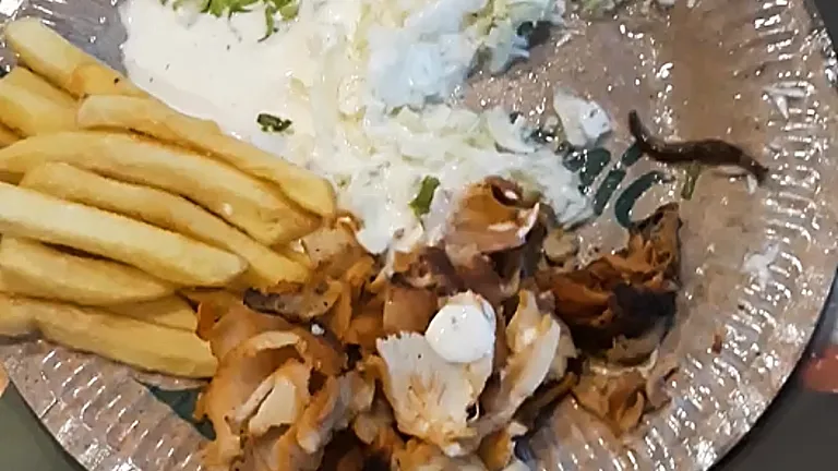 Un orădean s-a trezit cu un melc viu în farfurie, în porția de kebab! Autoritățile au amendat Restaurantul Mesopotamia cu 20.000 de lei
