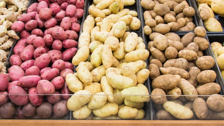 Vrei să cumperi cartofi cu 1 leu kilogramul? Iată locul din România în care încă mai este posibil acest lucru