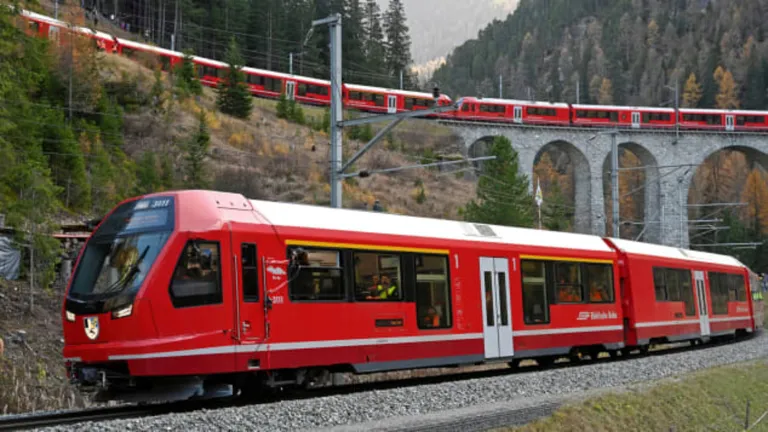 Elveția doboară un nou record! Un tren cu o lungime de 2 kilometri va străbate un traseu spectaculos