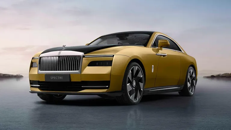 Rolls Royce a prezentat Spectre, primul său model electric. Imagini cu mașina de lux care va costa 400.000 de dolari