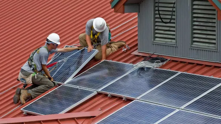 În 2023 vor fi acordate mai multe subvenții pentru panouri fotovoltaice. Barna: „După estimările mele vor fi în jur de 200 de mii de beneficiari”