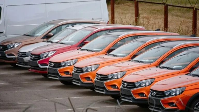 Putin vrea reglementarea prețurilor la mașinile rusești. Sunt preconizate cele mai mici vânzări din istorie! Deja au scăzut cu 60%!