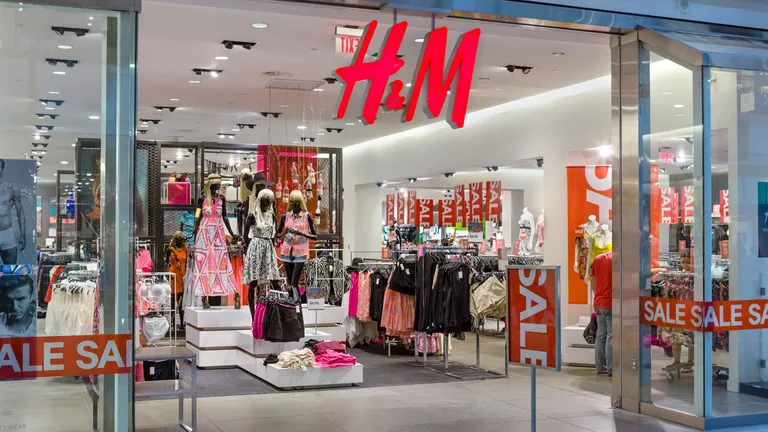H&M să pregătește de concedieri! 1500 de persoane își vor pierde locul de muncă