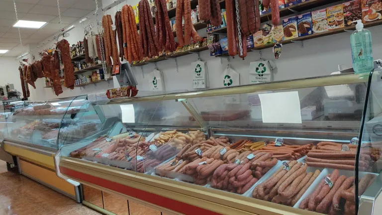 Urmează să plătim prețuri exorbitante pentru 1kg de carne. Avertismentul producătorilor: „Prețul furajelor s-a dublat! Prețurile la carne vor fi draconice”