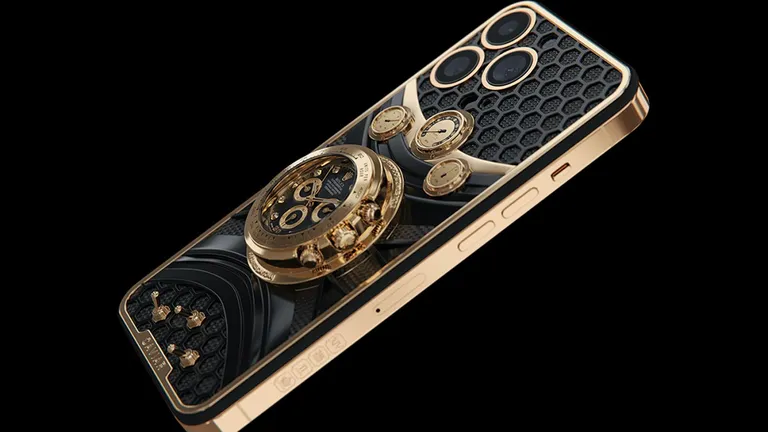 Designerii Caviar au creat o versiune care costă 135.000 de dolari! iPhone-ul 14 Pro Max are un ceas Rolex integrat!