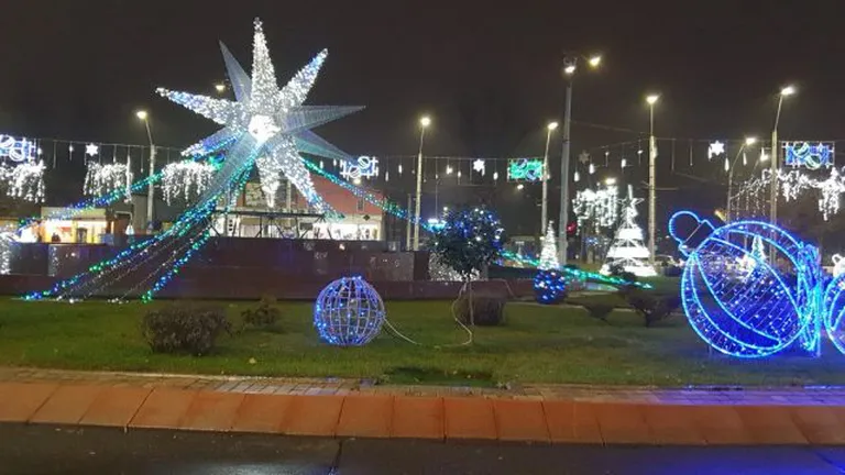 Primul oraş mare din România care renunţă la luminiţele de Crăciun: Pentru un consum cât mai mic de electricitate