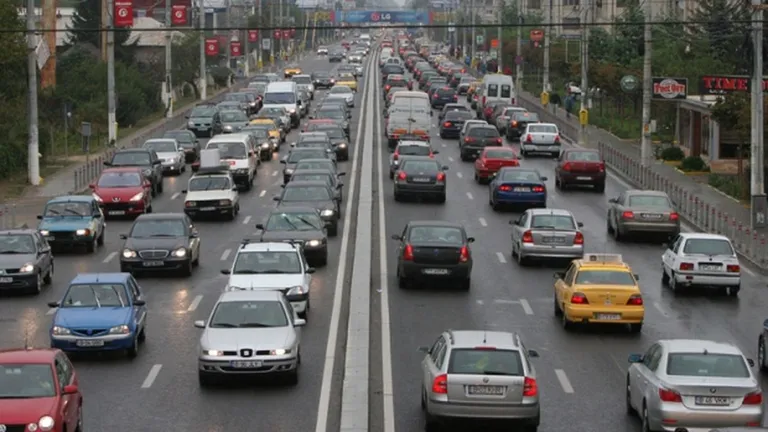 Lovitură pentru românii cu mașini vechi. Vor fi nevoiți să scoată sume enorme de bani, începând cu 2026