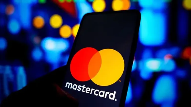 Mastercard: Reglementarea bacşişului poate aduce beneficii consumatorilor, angajaţilor, dar şi economiei