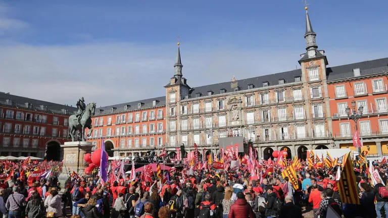 Proteste la Madrid. Aproximativ 25.000 de manifestanţi cer majorări salariale
