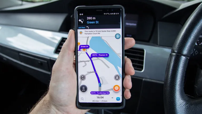 Actualizare importantă în Waze: Șoferii vor putea să raporteze radarele și filtrele poliției fără să-și ia ochii de la drum