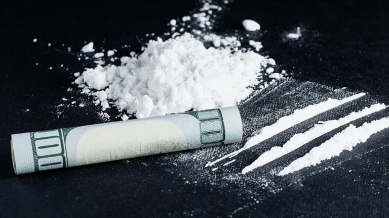Un bărbat și-a trimis cocaină prin curier. Arestat chiar de Crăciun!