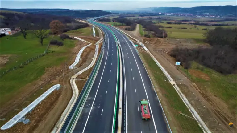 VIDEO. Moment istoric în România. Primul tronson din Autostrada Pitești-Sibiu, deschis de astăzi traficului