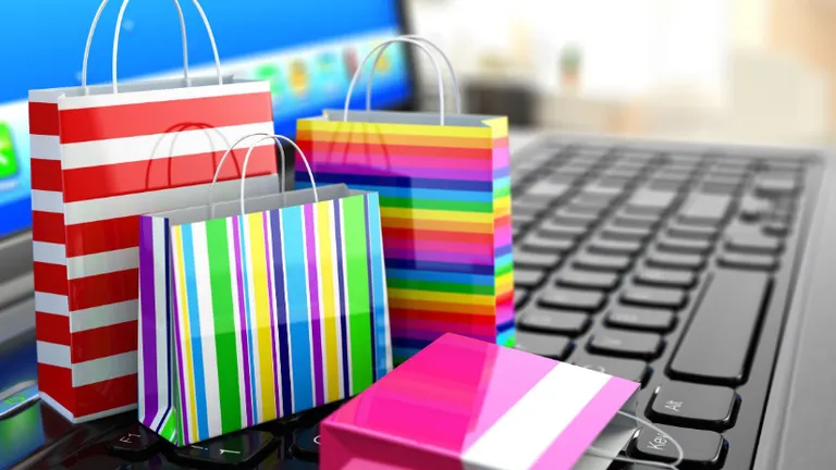 Jumătate dintre români intenţionează să facă cumpărături online de sărbători. Care sunt cele mai căutate cadouri