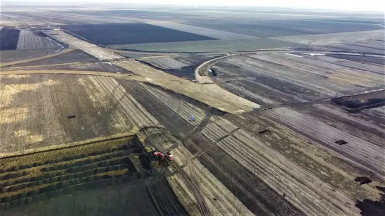 Filmări cu drona: Cum arată Tronsonul 2 din Autostrada A7 Ploiești - Buzău, la început de 2023. După 4 luni de la startul lucrărilor, stadiul fizic a ajuns la aproape 8%