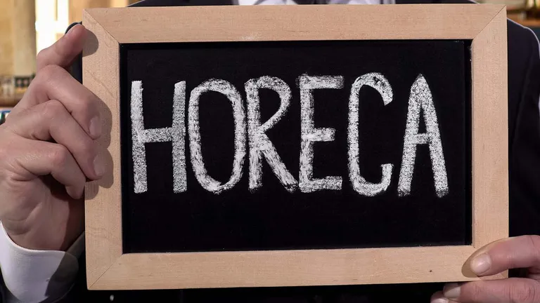 Salariul din HoReCa ajunge chiar și la 1.000 de euro. Cum s-a schimbat sectorul după pandemie. Deficitul cu care se confruntă industria